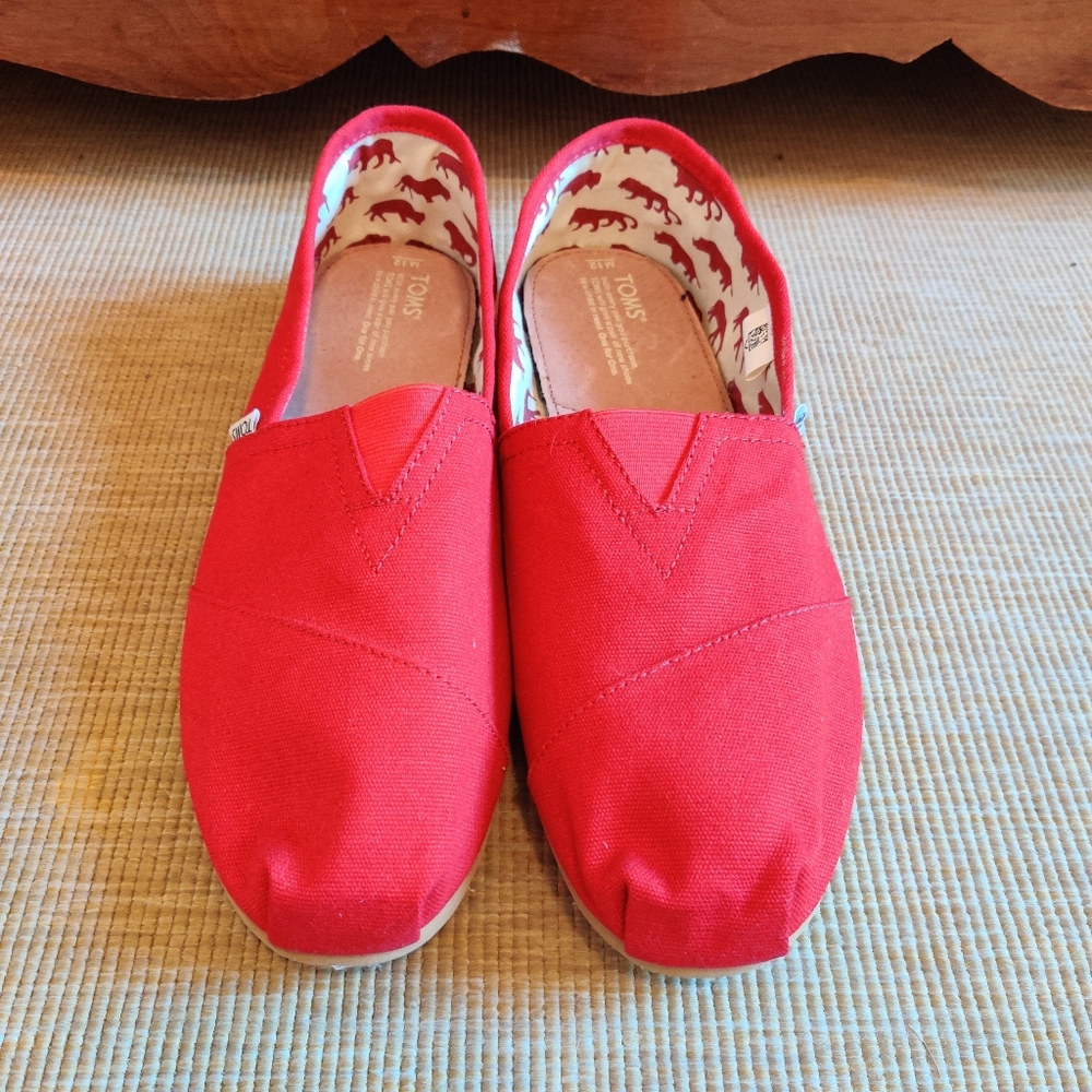 NWOT Men's Red Toms size 12